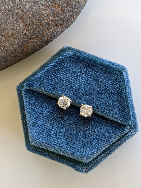 Liquidation — Rama Studs — Lab Diamond